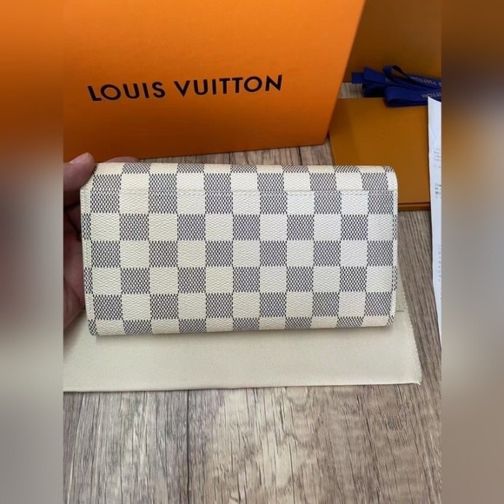 Louis Vuitton Beige and Gray Checkered Clutch - Picture 4 of 8